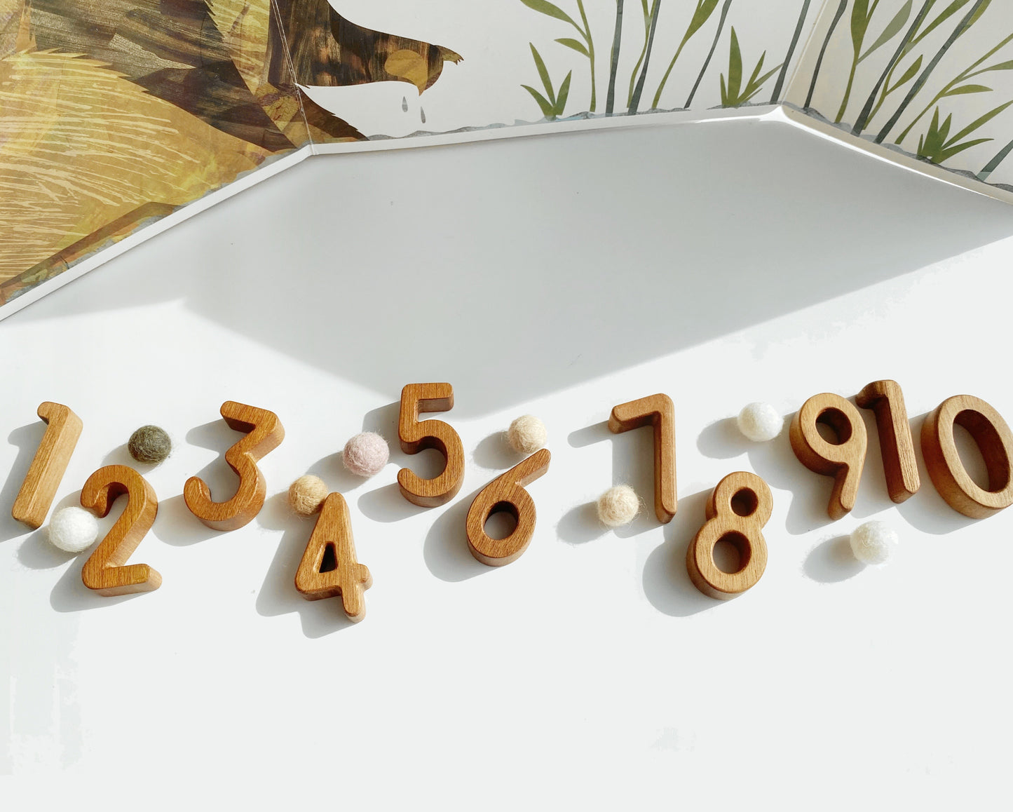 1, 2, 3, 4, 5.  The perfect blocks for every budding counter. This set of montessori-inspired moveable numbers introduces the littlest ones to the world of numbers and provides a tactile experience to counting. 